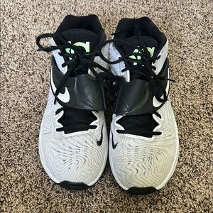 Nike Black and White Athletic Basketball Shoes KD Kevin Durant Size 9.5